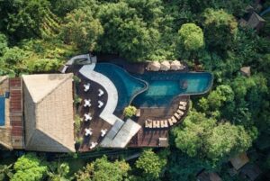 Tren Taman Tropis Gaya Resort Bali
