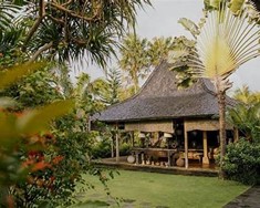 Tren Taman Tropis Gaya Resort Bali