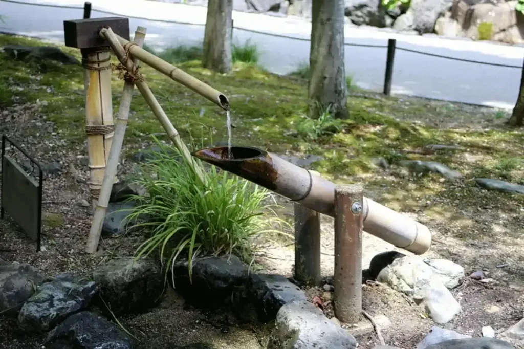 sungai simbolik dalam taman Jepang